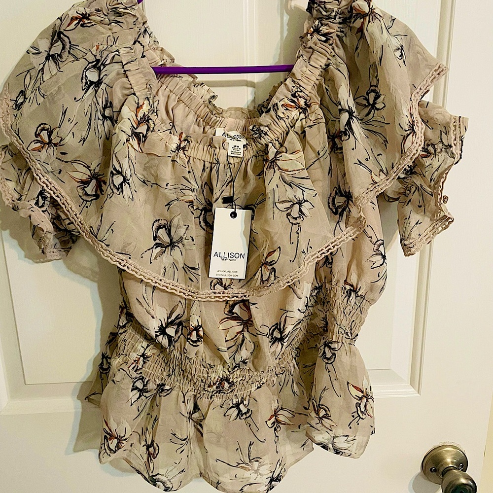Allison New York top size medium